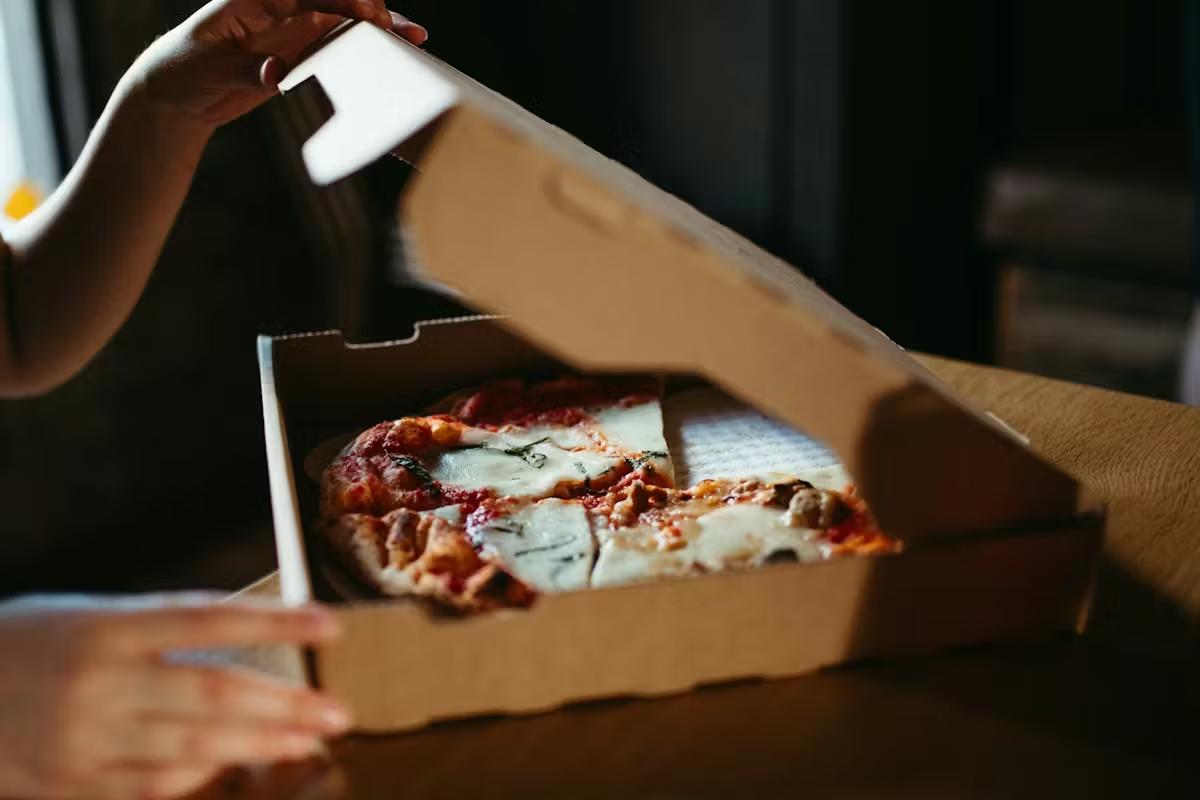 How Pizza Delivery Can Be a Convenient Option for Late-Night Meals